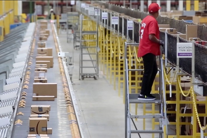 3sat-Wirtschaftsdoku „makro: Amazon – Die ganze Welt im Pappkarton“