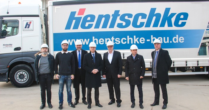 Ministerpräsident Michael Kretschmer besucht Hentschke Bau / Solidarität und Unterstützung zugesichert