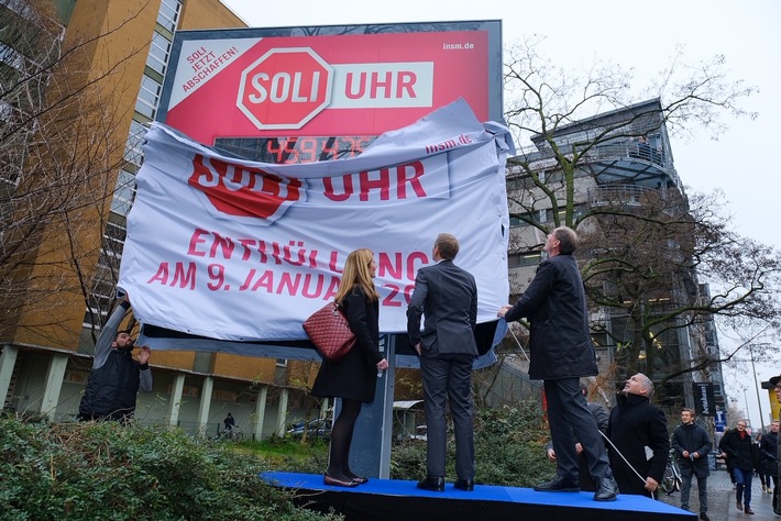 INSM #SoliUhr enthüllt: Jede Sekunde nimmt der Staat seinen Bürgern zu Unrecht 629 Euro ab