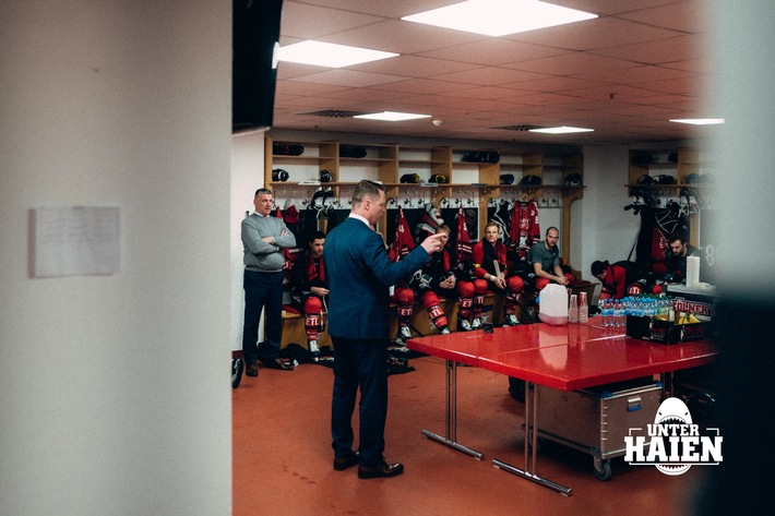 "Full access" auch in der Kabine - Kölner Haie veröffentlichen Eishockey-Dokumentation "Unter Haien"