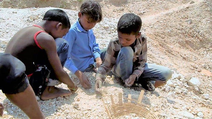 Mica-Minen im Blick: "ZDFzoom" über Kinderarbeit für Kosmetik