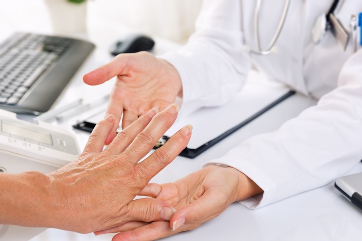 "Tag der Hand": Arthrose an der Hand rechtzeitig erkennen und behandeln