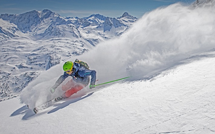Der PassionPass – die zeitgemäße Versicherung für den Skiurlaub / Digital, flexibel, spontan / Mit dem PassionPass bietet Allianz Travel maßgeschneiderte Sicherheit am Berg und auf der Piste