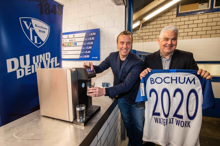 1:0 für die Umwelt - neues Trinkwassersystem im Vonovia-Ruhrstadion! VfL Bochum und water at work vereinbaren nachhaltige Partnerschaft unter dem Motto "Hier, wo das Wasser"