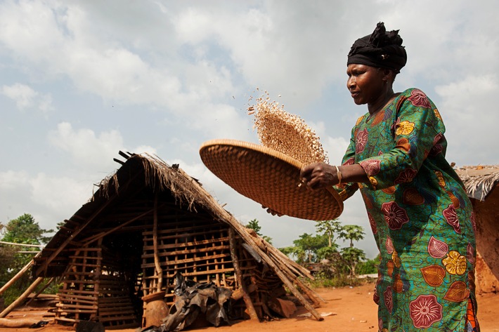 Bauern und Bäume brauchen bessere Preise – Fairtrade auf der Süßwarenmesse ISM