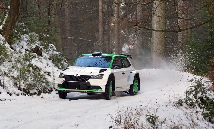 Zehn SKODA Teams starten bei der Rallye Schweden – Youngster Oliver Solberg feiert Debüt mit dem SKODA FABIA Rally2 evo