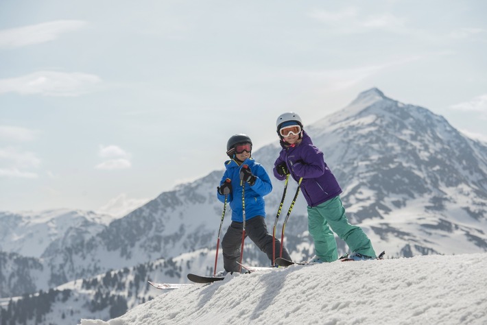 Zum Saisonschluss fahren Kinder im Alpbachtal gratis Ski