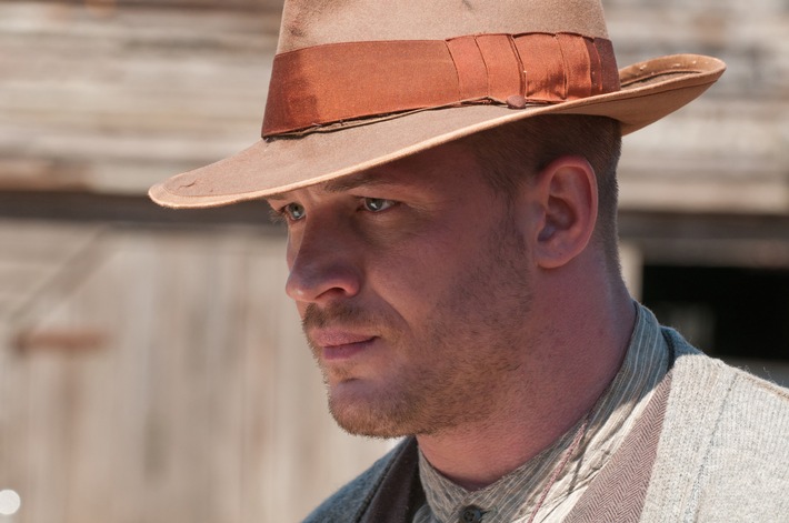 „Jetzt wären Superhelden gefragt“ Tom Hardy im TELE 5-Interview und in „Lawless“ am Freitag, 27. März 2020, 20:15 Uhr