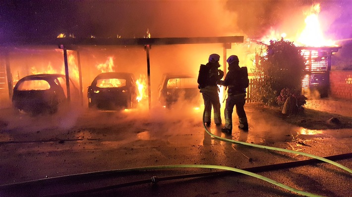Brandgefährlich: Feuer im Carport greift auf Haus über – kaum Risiko mit Betonfertiggarage