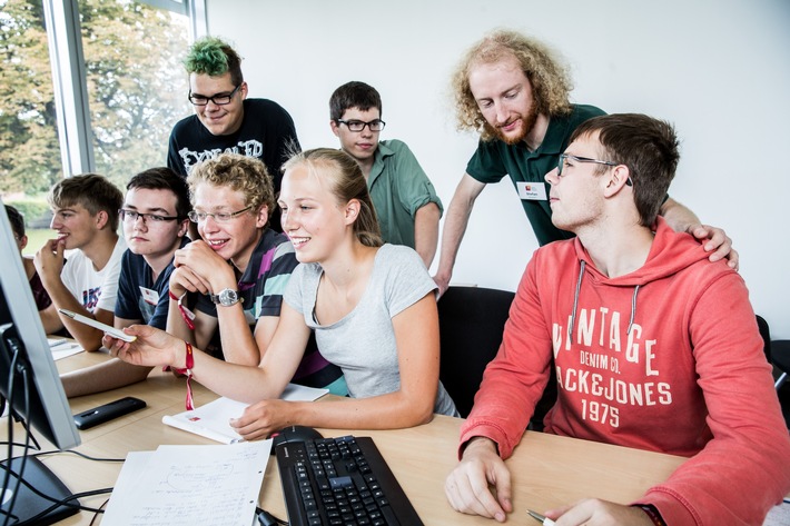 Das Informatik-Sommercamp am HPI: Softwareentwicklung verstehen und eigene Spiel-Ideen umsetzen