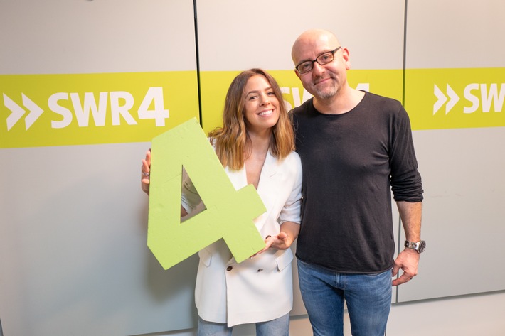 Vanessa Mai moderiert bei SWR4 BW am Morgen Die Sängerin gibt ihr Debüt als Moderatorin, jeweils Mittwoch, 15., 22. und 29. April, 6 bis 10 Uhr, in SWR4 Baden-Württemberg und auf SWR4.d