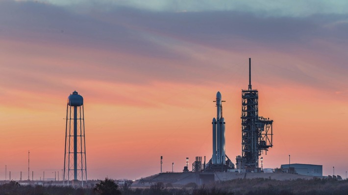 WELT Nachrichtensender überträgt zweiten Startversuch der SpaceX-Rakete "Falcon-9" zur ISS am Samstag live / Astronaut Prof. Dr. Ulrich Walter als Experte in das Berliner Studio zugeschaltet