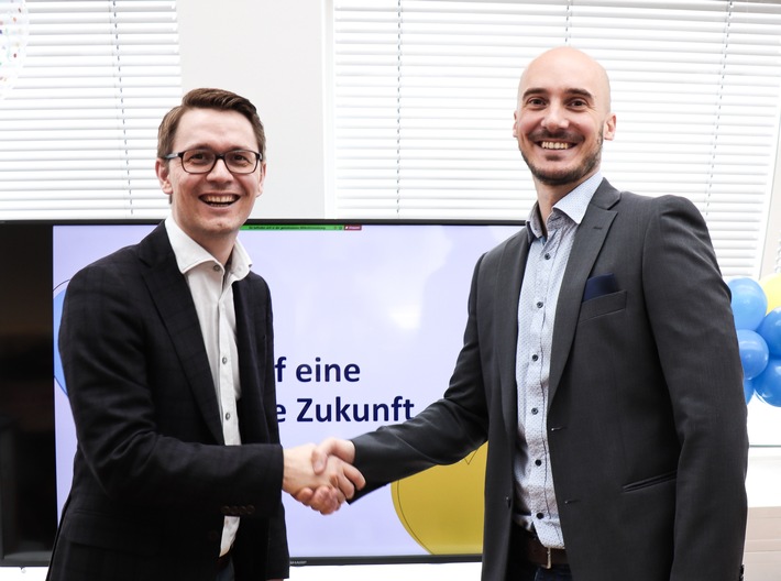 easyname und dogado schlieÃen sich zusammen / Florian Schicker und Daniel Hagemeier erschaffen eines der grÃ¶Ãten inhabergefÃ¼hrten Hosting-Unternehmen im DACH-Markt