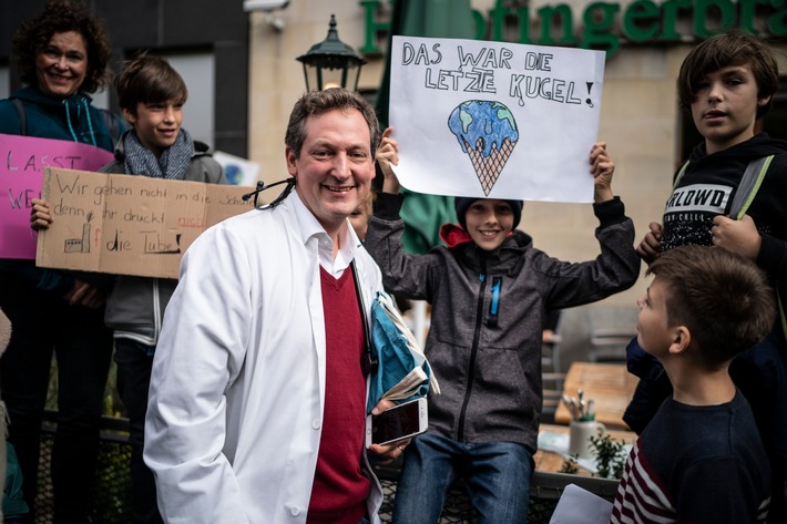 Dr. Eckart von Hirschhausen neuer Botschafter der Cleven-Stiftung