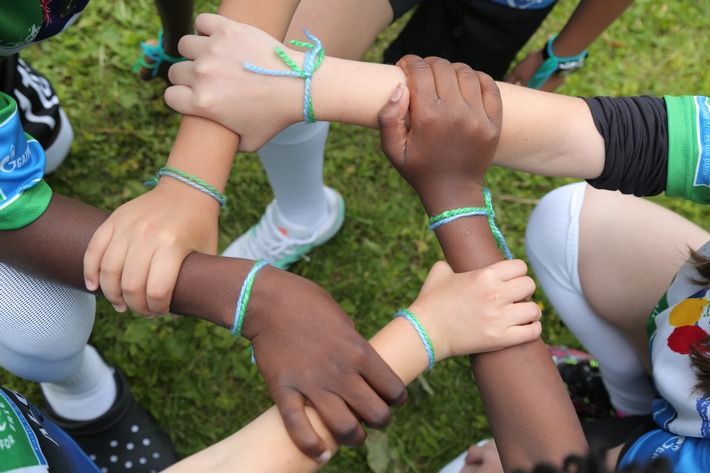 Die achte Saison des internationalen Kindersozialprogramms von PAO Gazprom „Football for Friendship“ soll mehr als 10 Tausend Teilnehmer aus der ganzen Welt vereinen