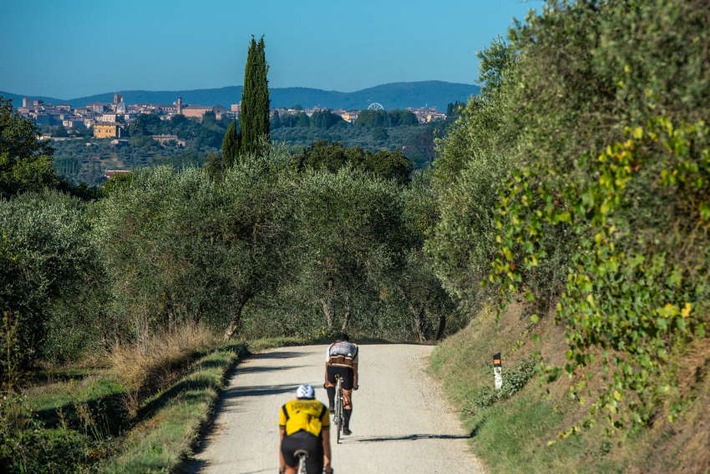 Aktiv sein und bleiben: Die Toskana bietet ein Service-Netzwerk für Radtouristen / Rein in die Natur mit Terre di Casole Bike Hub, Bikepark Abetone oder im Retrostil der historischen Radroute Eroica