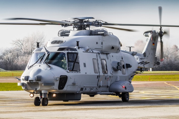 Deutsche Marine nimmt Flugbetrieb mit den neuen Marinehubschraubern "Sea Lion" auf