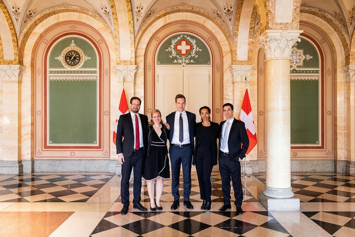 "Die jungen Diplomaten" in 3sat: Schweizer Fernsehreihe blickt hinter die Kulissen der Diplomatie