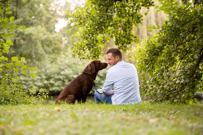 Seelische Stütze in Hundegestalt / AGILA-Umfrage: So erlebten Halter und ihre Hunde die strengen Kontakt- und Ausgangsbeschränkungen