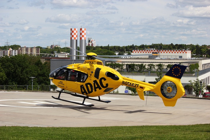 ADAC Luftrettung bleibt in Ochsenfurt / Vergabeverfahren des ZRF Würzburg abgeschlossen / Vertrag für Luftrettung mit "Christoph 18" um fünf Jahre verlängert / Jährlich rund 2000 Einsätze