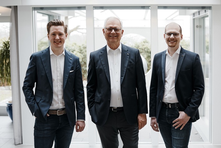 Generationswechsel - HUF HAUS bleibt familiengeführt / Christian und Benedikt Huf übernehmen als Doppelspitze in vierter Generation