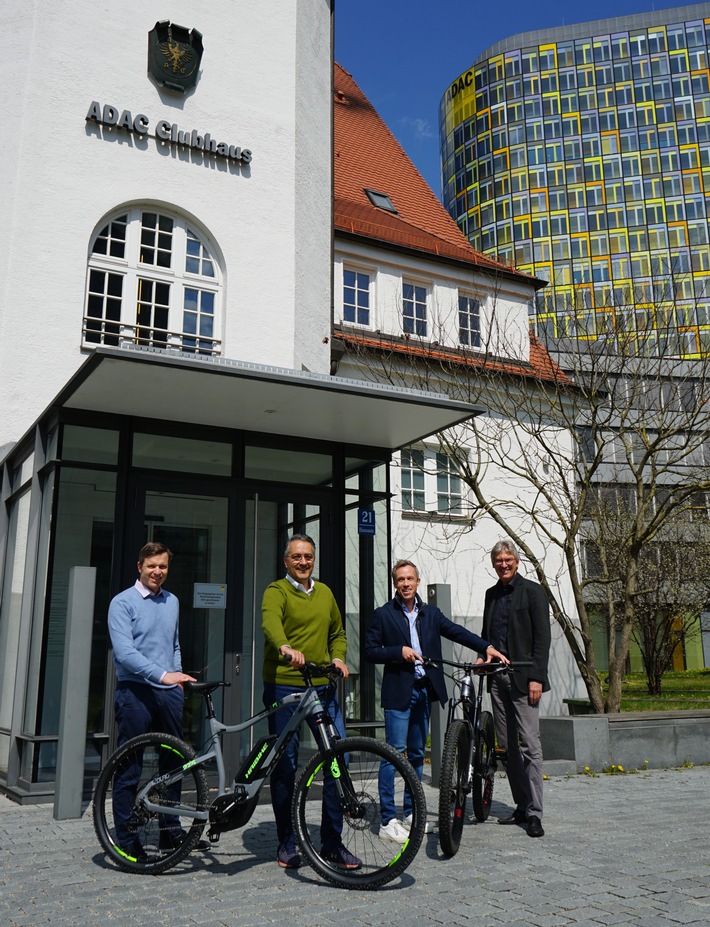 ADAC SE erweitert Angebot um gebrauchte Premium-E-Bikes / Kooperation mit E-Bike-Spezialisten Rebike Mobility / Bundesweite Lieferung vor die Haustür / Preisvorteil für ADAC Mitglieder