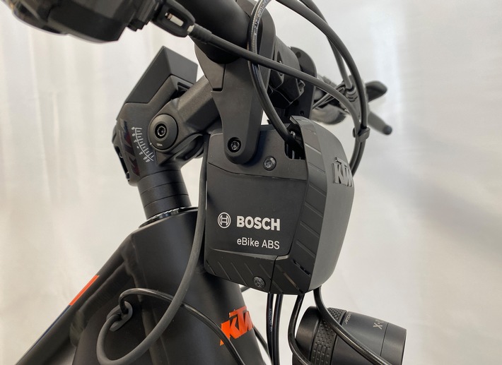 ABS mit Überschlagschutz vermeidet Pedelec-Unfälle Drei Systeme auf dem Markt - ADAC hat Bosch System getestet