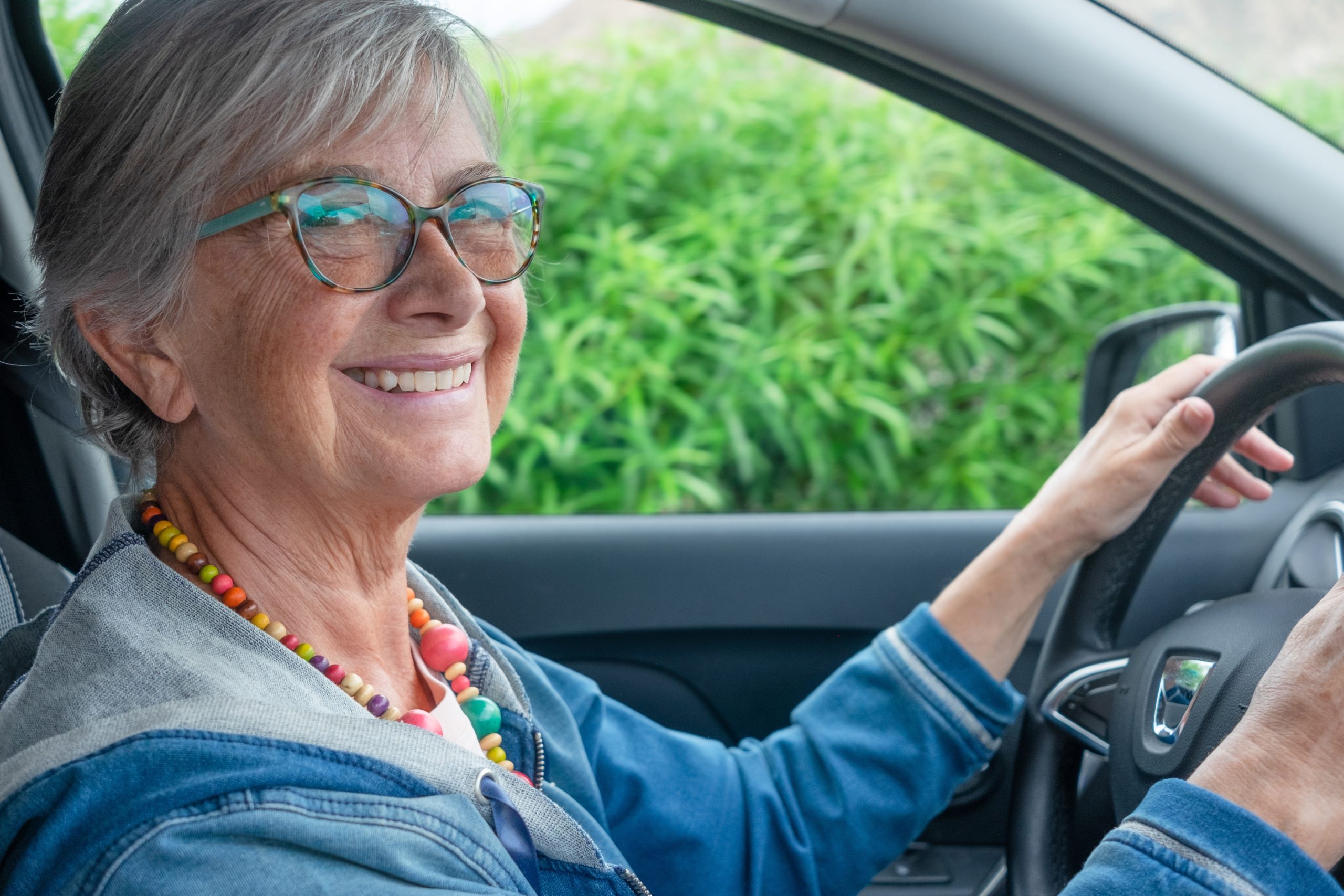 Autofahren im Alter: Darauf sollten Sie achten Auto fahren bedeutet für viele ältere Menschen Unabhängigkeit Was Senioren in Sachen Fahrsicherheit tun können