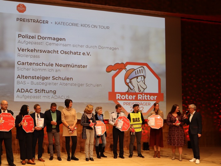ADAC Stiftung erhält Präventionspreis "Der Rote Ritter" für ihr Verkehrssicherheitsprogramm "Aufgepasst mit ADACUS"