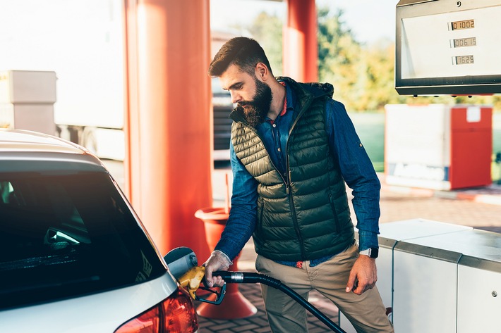 Zahl der Woche: 50 - Wegen hoher Spritkosten weniger Auto fahren? Denkste!