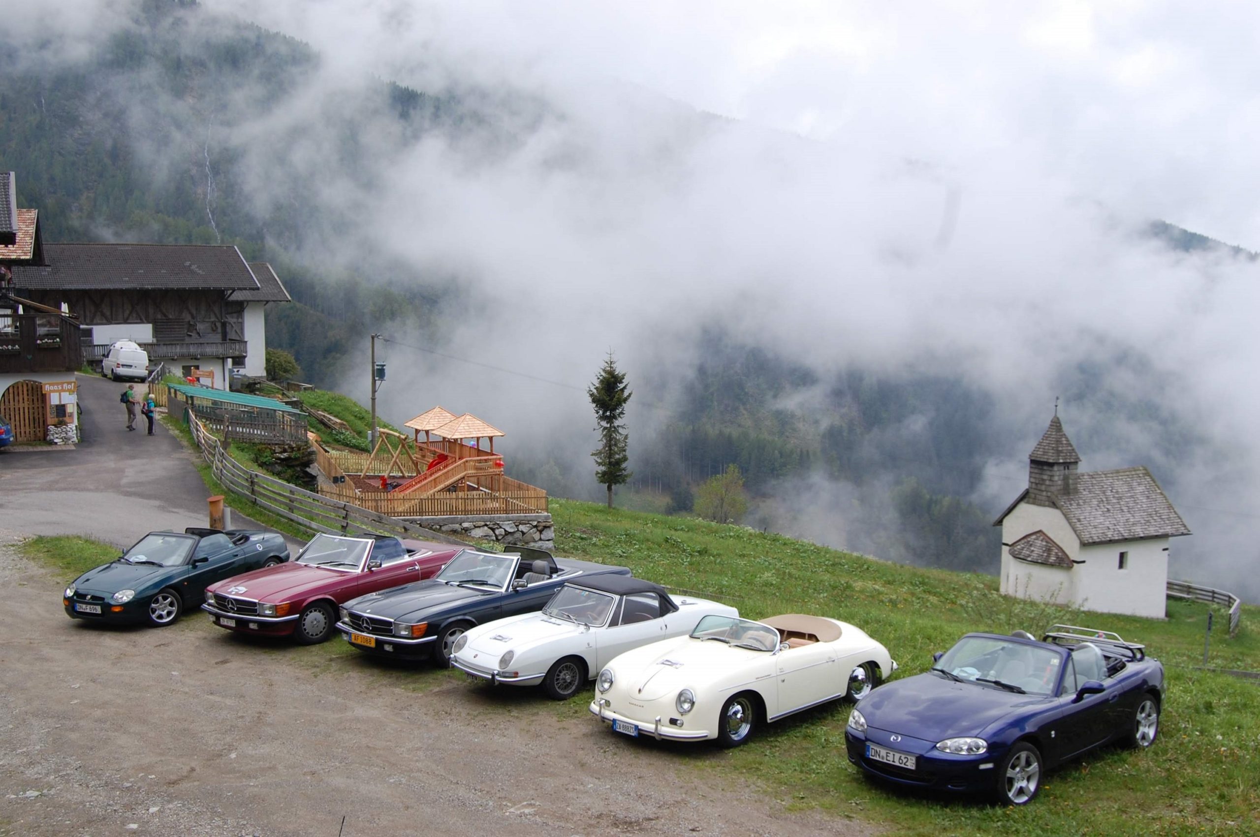 Unvergessliche Fahrt durch die Dolomiten: Oldtimer Cabrio Tour bei den Cabrio Days 2023 in Südtirol