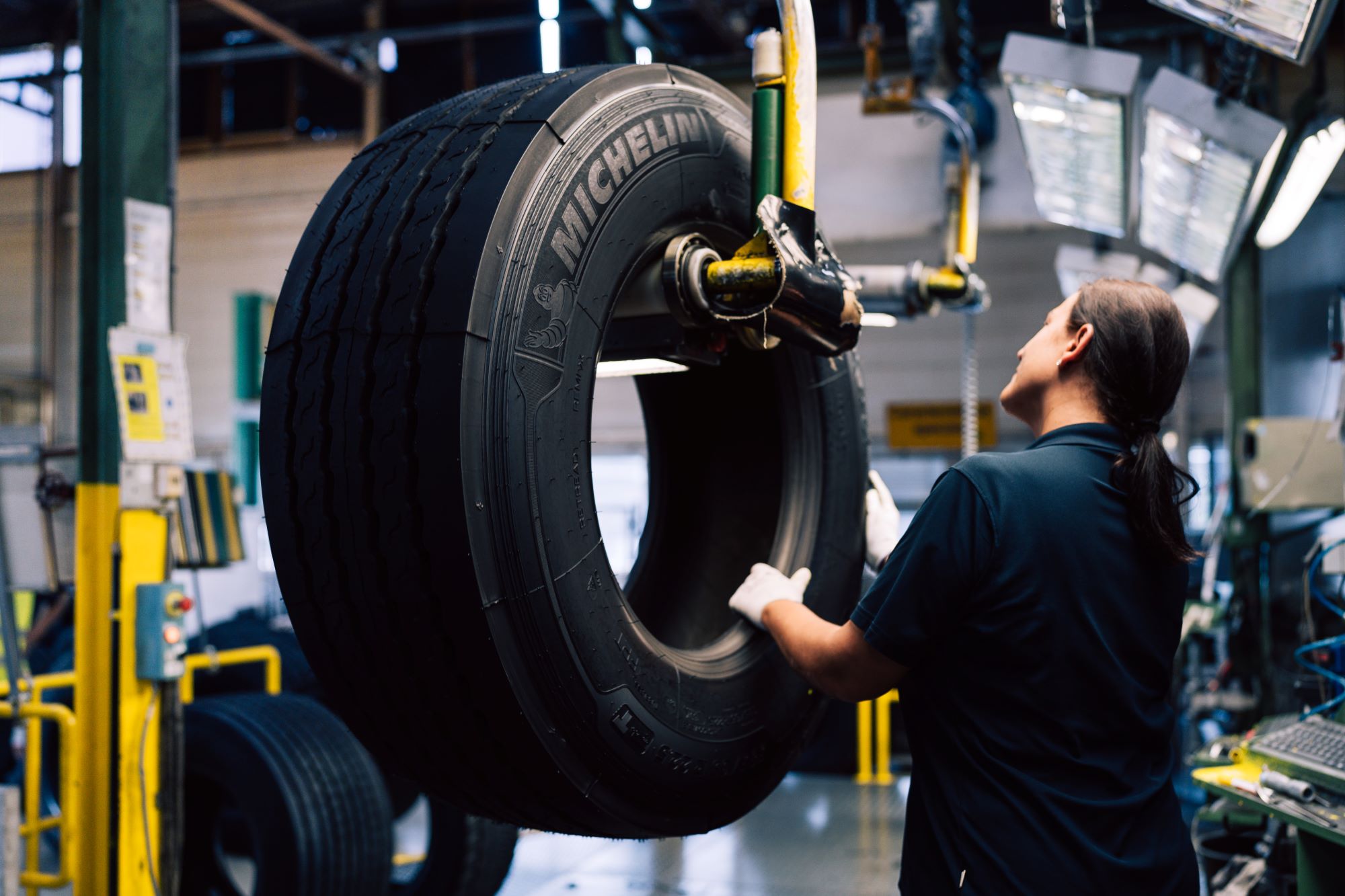 100 Jahre Runderneuerung: Michelin schenkt Lkw-Reifen mehrere Leben
