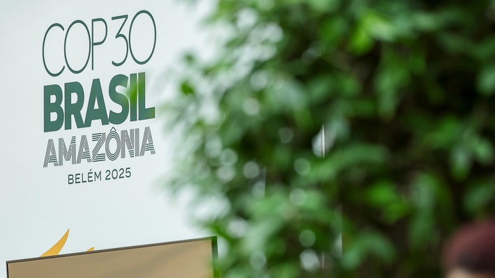 Das ZDF berichtet umfassend von der COP30, der UN-Klimakonferenz, die vom 10. bis zum 21. November 2025 im brasilianischen Belém stattfindet. / Nutzung des Motivs nur in Verbindung mit der Sendung inkl. Social Media / Nutzung bis 29.12.2025 / Weiterer Text über ots und www.presseportal.de/nr/7840 / Die Verwendung dieses Bildes für redaktionelle Zwecke ist unter Beachtung aller mitgeteilten Nutzungsbedingungen zulässig und dann auch honorarfrei. Veröffentlichung ausschließlich mit Bildrechte-Hinweis. Das ZDF berichtet umfassend von der COP30, der UN-Klimakonferenz, die vom 10. bis zum 21. November 2025 im brasilianischen Belém stattfindet. / Nutzung des Motivs nur in Verbindung mit der Sendung inkl. Social Media / Nutzung bis 29.12.2025 / Weiterer Text über ots und www.presseportal.de/nr/7840 / Die Verwendung dieses Bildes für redaktionelle Zwecke ist unter Beachtung aller mitgeteilten Nutzungsbedingungen zulässig und dann auch honorarfrei. Veröffentlichung ausschließlich mit Bildrechte-Hinweis.