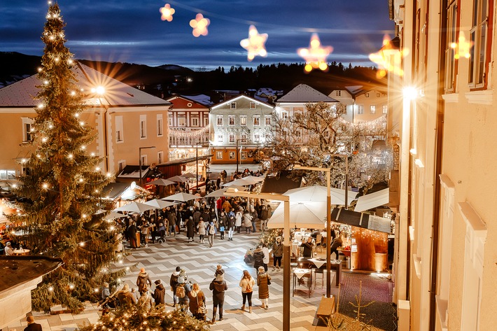 Advent in Mondsee: Weihnachtszeit erleben, entdecken & genießen / Weiterer Text über ots und www.presseportal.de/nr/168885 / Die Verwendung dieses Bildes für redaktionelle Zwecke ist unter Beachtung aller mitgeteilten Nutzungsbedingungen zulässig und dann auch honorarfrei. Veröffentlichung ausschließlich mit Bildrechte-Hinweis.
