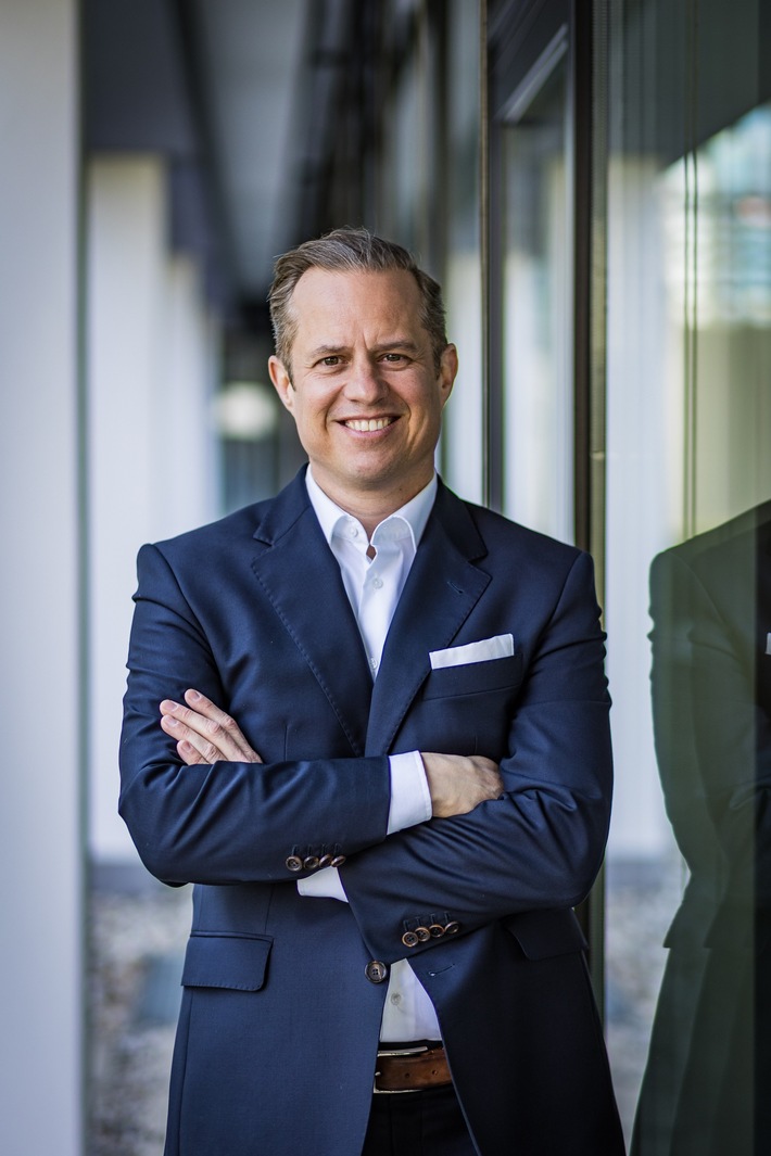 Bastian Gerlach beginnt am 1. November seine Tätigkeit als Leiter des Key- und Regional Account Managements der Europcar Mobility Group Deutschland. / Weiterer Text über ots und www.presseportal.de/nr/43591 / Die Verwendung dieses Bildes für redaktionelle Zwecke ist unter Beachtung aller mitgeteilten Nutzungsbedingungen zulässig und dann auch honorarfrei. Veröffentlichung ausschließlich mit Bildrechte-Hinweis.