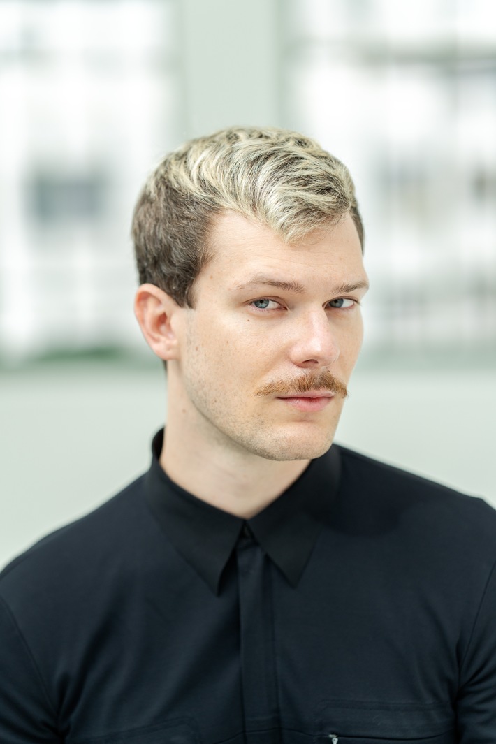 Oskar Gigele, Komponist und Stipeniat der AMH 2025-2027 / Weiterer Text über ots und www.presseportal.de/nr/131895 / Die Verwendung dieses Bildes für redaktionelle Zwecke ist unter Beachtung aller mitgeteilten Nutzungsbedingungen zulässig und dann auch honorarfrei. Veröffentlichung ausschließlich mit Bildrechte-Hinweis.