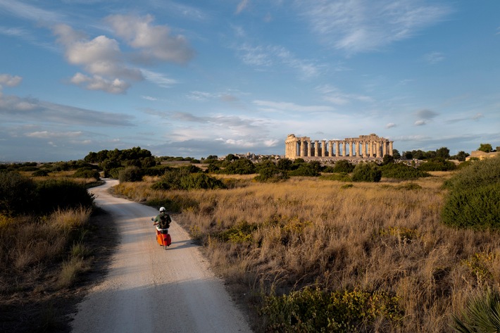 Expedia und FeWo-direkt verraten, wie sich sich Reisende für ein Urlaubsziel entscheiden. / Weiterer Text über ots und www.presseportal.de/nr/9696 / Die Verwendung dieses Bildes für redaktionelle Zwecke ist unter Beachtung aller mitgeteilten Nutzungsbedingungen zulässig und dann auch honorarfrei. Veröffentlichung ausschließlich mit Bildrechte-Hinweis.