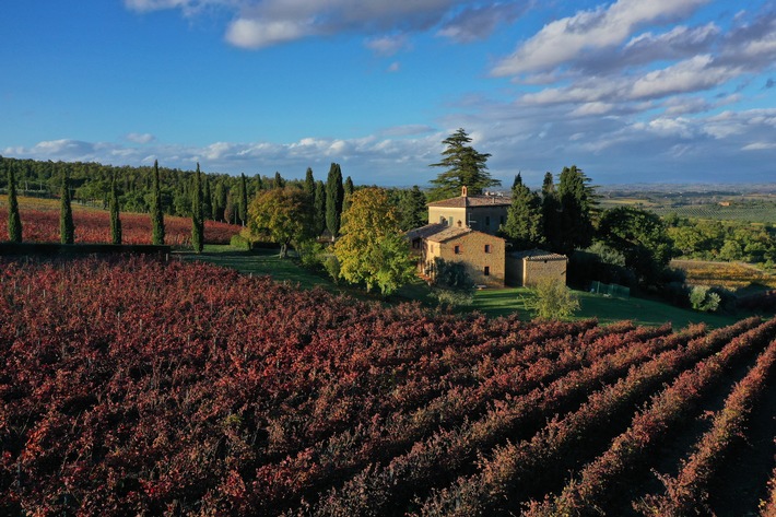 Wenn die Sommerhitze nachlässt, beginnt in der Toskana eine der schönsten und farbenprächtigsten Jahreszeiten - so wie hier in der Relais Villa Grazianella | UNA Esperienze. / Weiterer Text über ots und www.presseportal.de/nr/180917 / Die Verwendung dieses Bildes für redaktionelle Zwecke ist unter Beachtung aller mitgeteilten Nutzungsbedingungen zulässig und dann auch honorarfrei. Veröffentlichung ausschließlich mit Bildrechte-Hinweis.