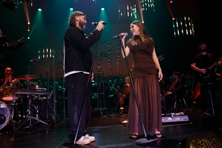 HAMBURG, GERMANY - OCTOBER 21: Rea Garvey and his daughter and singer Aamor Garvey Orchestrated perform on stage during the Channel Aid - live in Concert 2025 at Deutsches Schauspielhaus on October 21, 2025 in Hamburg, Germany. (Photo by Franziska Krug/Channel Aid via Getty Images) / Weiterer Text über ots und www.presseportal.de/nr/127363 / Die Verwendung dieses Bildes für redaktionelle Zwecke ist unter Beachtung aller mitgeteilten Nutzungsbedingungen zulässig und dann auch honorarfrei. Veröffentlichung ausschließlich mit Bildrechte-Hinweis.